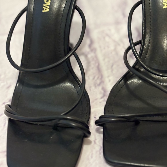 🔵”NWOT” Black Strappy Women's Sandals - Picture 10 of 11